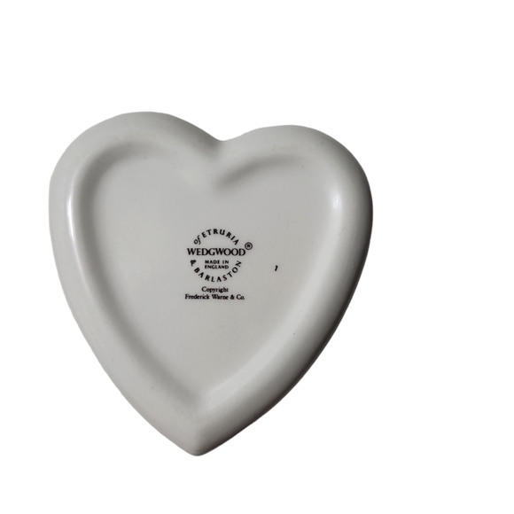 Wedgwood Beatrix Peter Rabbit heart trinket box - Picture 6 of 10